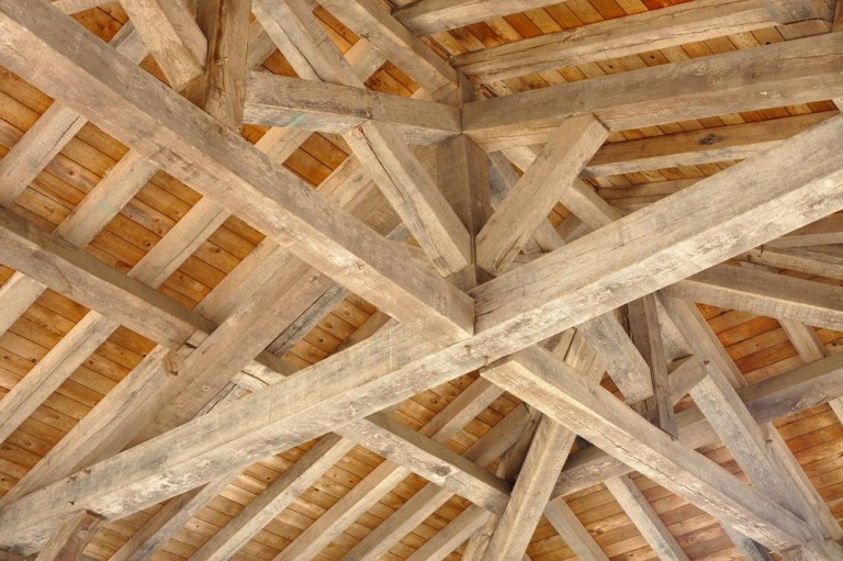 Fabrication de charpente à Bérat, l'importance de la personnalisation